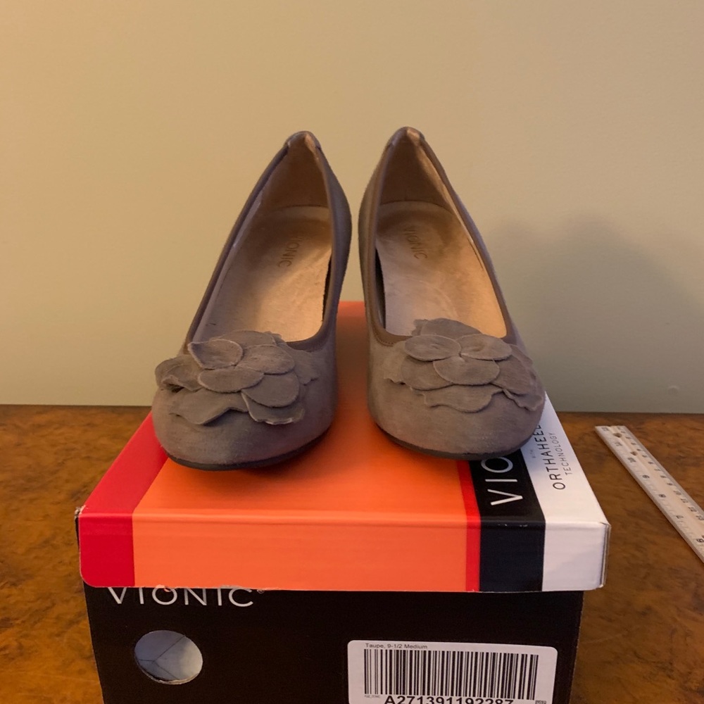 Vionic Taupe suede Wedge Heels, 9.5